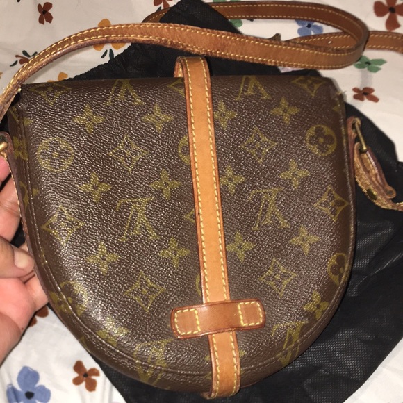 Super cute ☺️ Monogram CROSSBODY bag - Picture 11 of 14